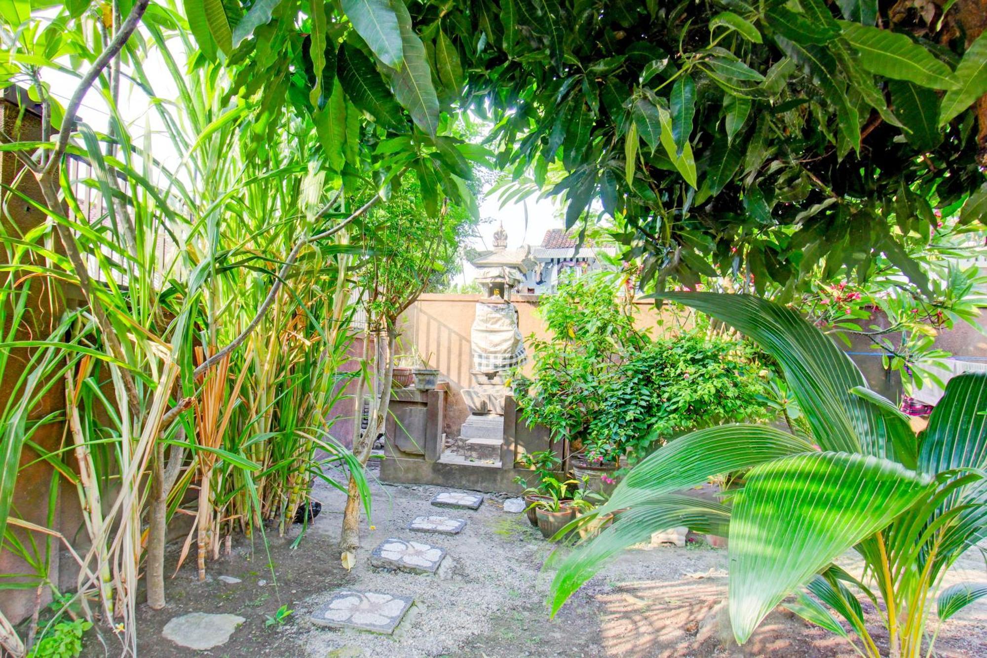 Отель Oyo Life 93284 Kos Cendana Raya Матарам Экстерьер фото