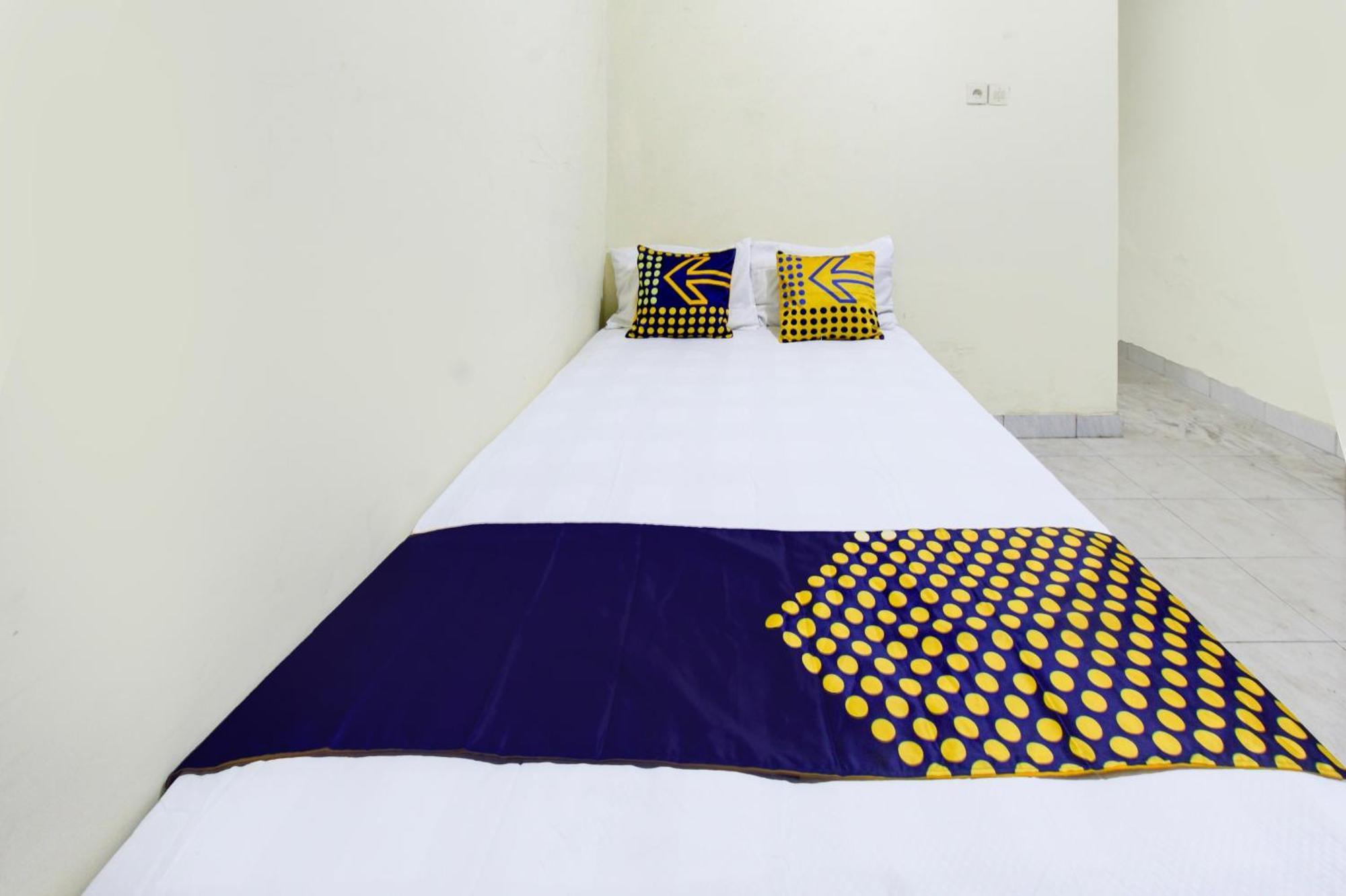 Отель Oyo Life 93284 Kos Cendana Raya Матарам Экстерьер фото
