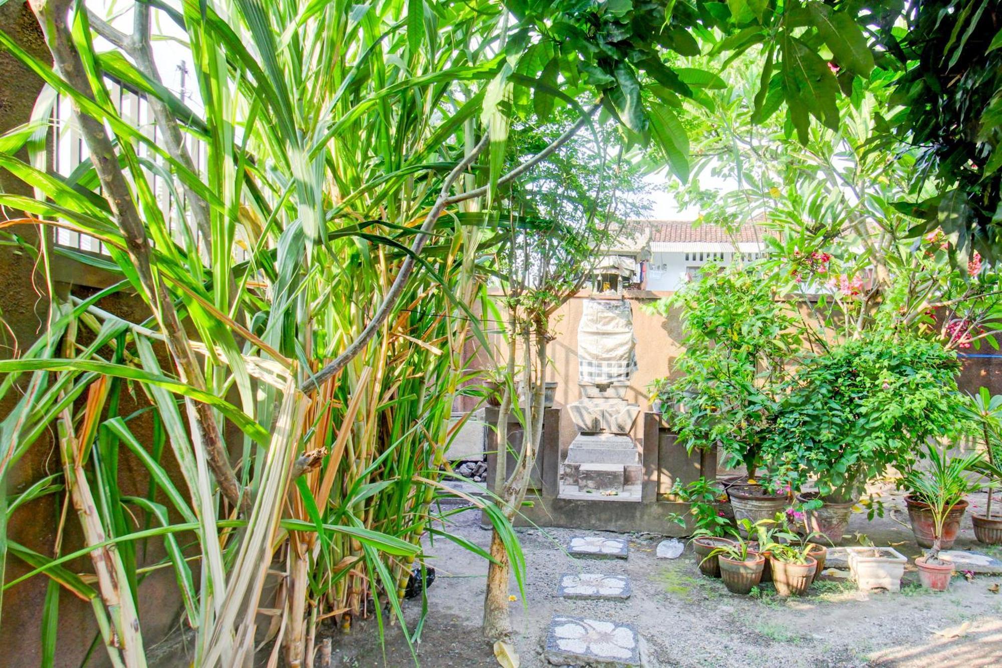 Отель Oyo Life 93284 Kos Cendana Raya Матарам Экстерьер фото